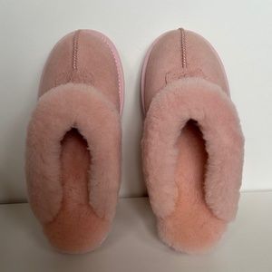 *NEW* UGG COQUETTE Sheepskin Slide Slippers, Size 8, style 5125 Baby Pink